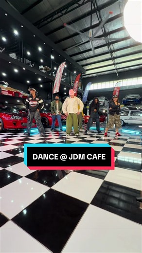 Geng2 dancer dah turun ke @JDM CAFE. Abe Mey tunggu korang plak dtg.😁 #jdm #cafe #dancer