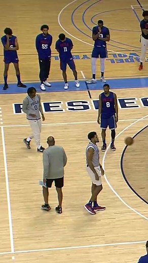 Doc Rivers runs the Sixers through an offensive play… link in bio to watch Real Training Camp: 76ers live in the NBA App 📲🔥 #NBA #Sixers #docrivers