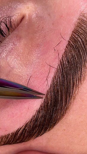 Effortless Brow Tweezing Techniques for Perfect Shape