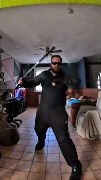 le nunchaku de Bruce Lee en caoutchouc démonstration