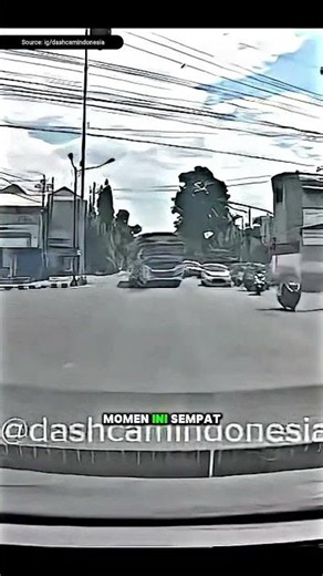 Bus Diduga Rem Blong, Detik-Detik di Persimpangan Bikin Tegang‼️