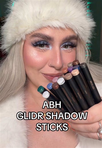 Create a Stunning Blue Wintery Eyeshadow Look