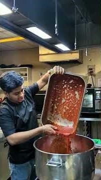 how to make authentic Italian tomato sauce . #foryou #food #cooking #tomato #sauce #redsauce