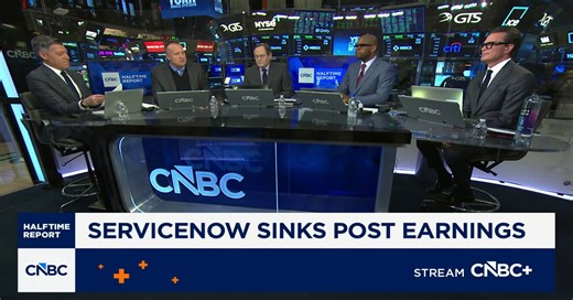 Software stocks are under pressure: Here's how to trade them