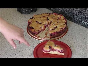 Pflaumenkuchen mit Streuseln in der Springform gebacken