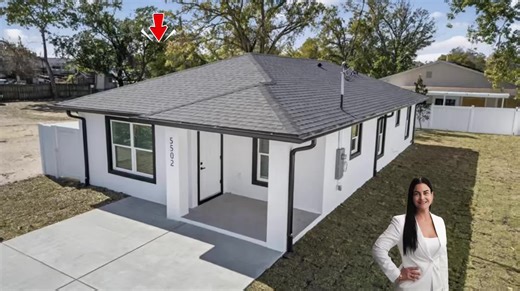 🏡 Nueva construcción en Tampa con reducción de precio. Esta propiedad en el zip code 33614 acaba de bajar $35,900 y ofrece 3 habitaciones, 2 baños, diseño moderno, sin HOA, sin CDD y no está en zona de inundación. Una excelente oportunidad si estás buscando casa nueva en Tampa. 📲 Soy Yaily Espin, Realtor en la Florida. Te puedo ayudar a comprar, vender, administrar o rentar tu propiedad. #TampaHomes #TampaRealEstate #CasasEnTampa #TampaRealtor #FloridaHomes