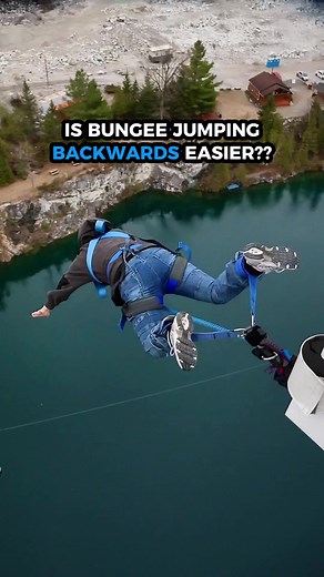 Would you jump forwards or backwards? 👀 👉Book your spot at bungee.ca ——————— Tu sauterais vers l’avant ou vers l’arrière ? 👀 👉 Réservez votre place sur bungee.ca #ottawa #tourism #canada #adrenaline #bucketlist