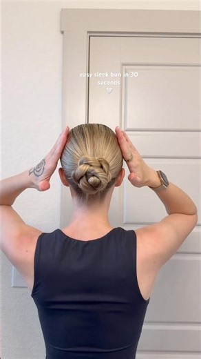 Easy sleek bun hack 🤍#hairtok #hairstyle #sleekbun #sleekhair #hairbun #hairtutorial #hairideas
