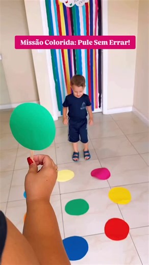 Karina Rodrigues | Recursos Pedagógicos Lúdicos e Criativos on Instagram: "🎨🌈 Missão Colorida: Pule Sem Errar! 🌈🎨 Nesta atividade lúdica, as crianças aprimoram o reconhecimento das cores, a agilidade e a coordenação motora de forma divertida! 🏃‍♂️💡 A professora mostra uma cor, e os pequenos devem pular rapidamente no círculo correspondente. Além de estimular a atenção e o raciocínio rápido, a brincadeira torna o aprendizado mais dinâmico e envolvente! 🚀🎯 Vamos brincar e aprender juntos? 