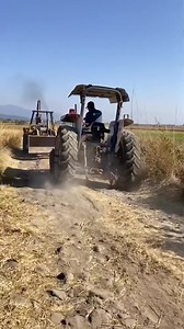 2.8M views · 110K reactions | Tractor Ford 5000  sin mantenimiento Sistema de inyección ⛽️ obstruido, motor de arranque dañado ⚙️, bomba HY dañada, aceite contaminado, tapa del HY dañada etc. RECOMENDACION siempre realiza los servicios de tu tractor en tiempo y forma para prevenir daños más costosos | Luis Forcado | Facebook