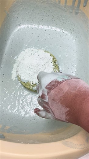 Making paste turning it into cylinders #powder #foryoupage #recycledpowder #handmixingasmr #squeeze #handmixingpaste