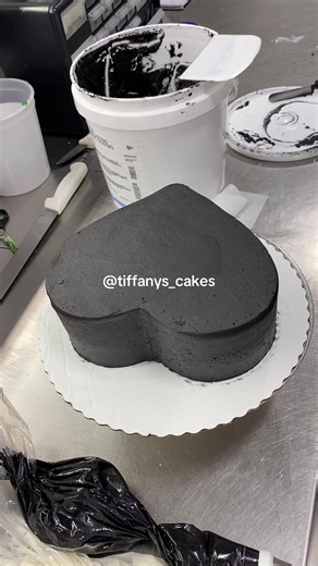 🖤 #tiffanyscakesontiktok #walmartcakedecorator #fypシ゚viral #welcometocaketok #cakedecorating #cakes #fypシ
