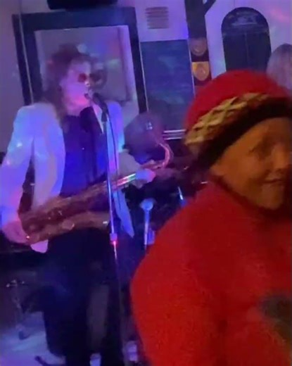 Sweet Caroline #livemusic