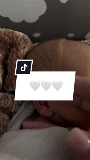 🤍🤍🤍 #tripletmom #preemie #newborn #newbornbaby #singlemom #tripletsoftiktok #surprisetriplets #firsttimemom #fyp #foryoupage #viral