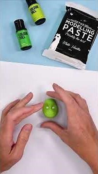 How to Decorate a Fondant Grinch Cake | Cake Decorating Tutorial #grinch #cakedecorating #fondant