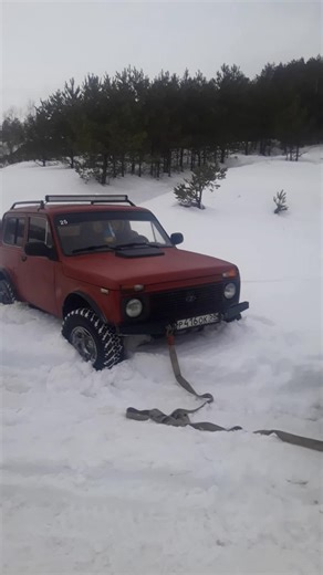Lada Niva Off-Road Adventure in the Snow
