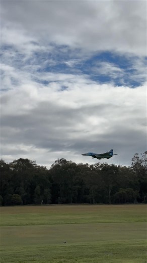 Mig landing. #rc #remotecontrol #model #aviation #aeroplane #planespotting #landing #jet #turbine