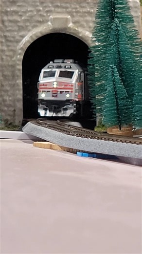 Metra F40PHM-2 Transporting Passengers Across The Mountains. #train #railway #modelrailroad