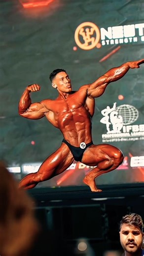 roman dino 💪🔥#bodybuilding #mrolympia #romandino #bodybuilder #viral #trending #gymlover #shorts