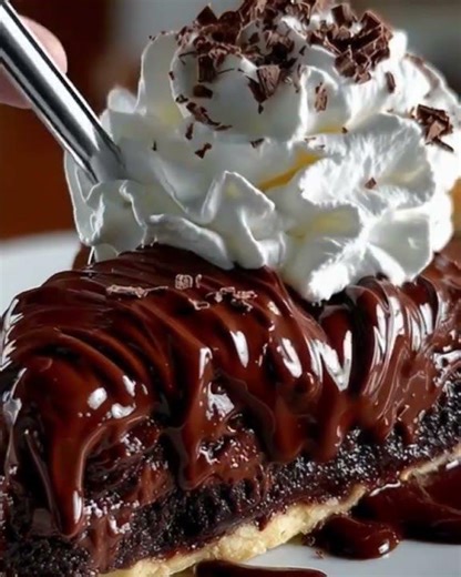 Decadent Hot Fudge Pie #youtubeshortsand #food #bonnecuisine #cheesecake #cooking #explore