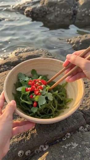 Catch and Cook | Tự làm rong biển trộn giòn ngon chuẩn vị | Homemade Seaweed Salad Recipe 🥗