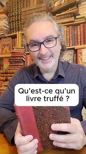 En bibliophilie, un livre truffé est un livre dans lequel on a placé des documents, en rapport avec l’auteur, afin de lui donner plus de valeur. Cette édition originale (1882) de la Saint-Huberty, dans une reliure en demi-maroquin à coins, sera donc truffé d’autographes d’Edmond de Goncourt. Une carte de visite et une lettre autographe adressée à Léon Gaucher, un critique d’art. Un livre trouvé en brocante ou dans un vide-greniers peut aussi être truffé. Il m’est arrivé de trouver des billets, d