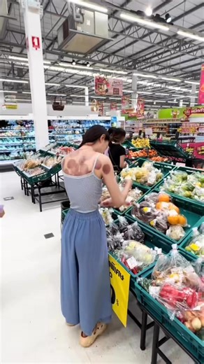 ทีหลังเป็นรอยแบบนี้คืออะไรกันทุกคน #เปิดค่าการมองเห็น #บักฮาโอ๊ต #คลิปตลก #แกล้งแฟน #พ่อบ้านใจกล้า | บักฮาโอ๊ต กับ ผักบุ้ง