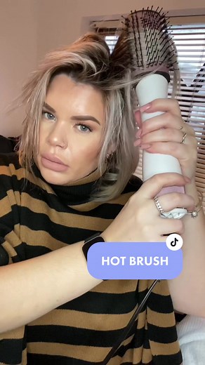 The NEW @revolutionhaircare hot brush great for those clients who struggle to blow dry! 😍 #HAIRTOK #hotairbrush #blowdry #revolution #revolutionhair #GenshinImpact32 #fyp #AD