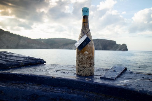 ‘Submarine Wine’ Is Surprisingly Delicious. Here’s How Its Underwater Aging Works