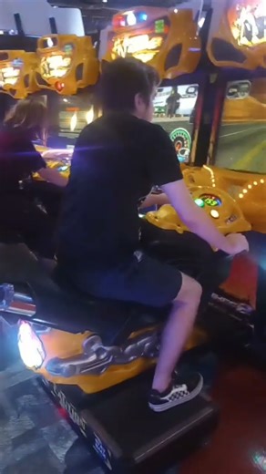 Kain playing a motorcycle arcade game!!!!😎😎😎✌️✌️✌️