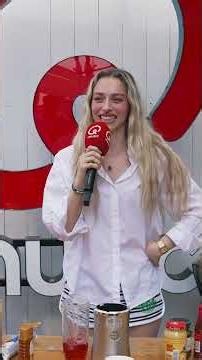 Wij onthouden vooral dat Camille houdt van Hot Pepper in haar smoothie 🥵 #Qbeachhouse Camille