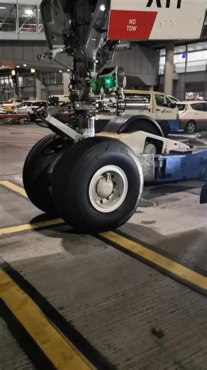 Towbarless aircraft tractor #fyp #tractor #foryouシ #aviation #tld #foryou #fypシ #fypシ゚viralシ | Mechanic O