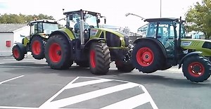 Claas 950 Axion toont zijn hefvermogen.
