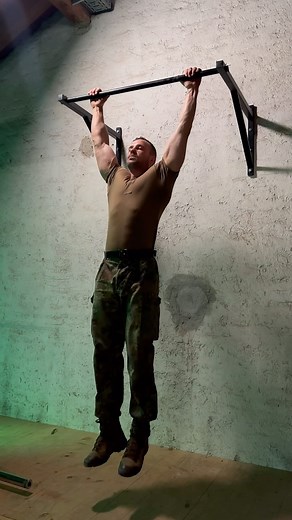 71K views · 5.1K reactions | Military Pull Up Test﫡 Würdest du es schaffen? #fitness #fitnessmotivation #soldier #german #workout #workoutmotivation #motivation #pullups #military #bundeswehr #reels #fyp | Rtn Mario | Facebook