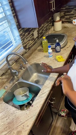 This is my routine 👉🏾. Once you start doing something daily it becomes a habit. These are products I use to make my dish water. So soapy and works wonders!!! Try it 💪🏾. #cleaninghacks #CleaningMotivation #cleaningmode #cleanwithme #momlife #cleanhome #homecleaning #deepcleaning #myroutine #sofreshsoclean | Jessica Williams