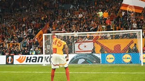 Victor Osimhen: "Şu ana kadar İstanbul'daki, Galatasaray'daki deneyimim gerçekten etkileyiciydi. Bu kadar büyük bir şeyle karşılaşacağımı beklemiyordum. Galatasaray kadar büyük bir kulüpte oynayabilmek, bu kulübün ne kadar iyi bir arada kaldığını görmek, ne kadar büyük bir aile olduğunu görmek gerçekten harika. Ne zaman bir restorana gitsem, beni ne zaman görseler kulüplerinde oynadığım için bana ne kadar minnettar olduklarını gösteriyorlar. Onlara beni kabul ettikleri için, bana bu sevgiyi göst