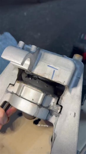 5.1K views · 106 reactions | Kalau Kete Korang Rasa Steering Vibrate,Cold Start Engine Bunyi Kasar,Gear D rasa gegar,Gear N Kurang Gegar Masa Ini Korang Kenal Check Engine Mouting Serupa Video Ini | Hup Seng Car Repair & Service | Facebook