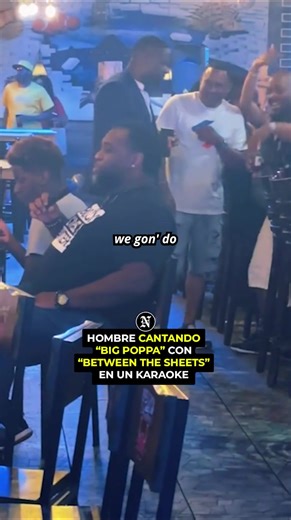 Hombre cantando "Big Poppa" de Biggie junto al tema "Between the Sheets" de The Isley Brothers, sobre el cual se construye el clásico hit de Christopher Wallace, en un karaoke 🔥 Más contenido aquí: https://bit.ly/3fOnT9S | The N - Hip Hop News