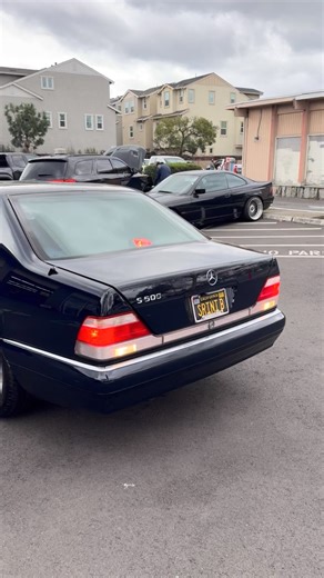 🇩🇪 W140 Mercedes S500 😮‍💨 The W140 Mercedes S500 is the S Class chassis that brought Mercedes to into the 90’s, and the first S-Class to offer a V12 engine. The W140 was known for its reliability and longevity, and set a new standard in full size luxury vehicles. This car was so clean, I wish I’d had a chance to capture better pics of its deep blue exterior and navy blue leather interior. Paired with early version of AMG Monoblock wheels and the Look Defines a generation. ✌🏼 🚙 W140 Mercede