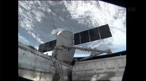 スペースＸのドラゴン宇宙船、宇宙ステーションにドッキング