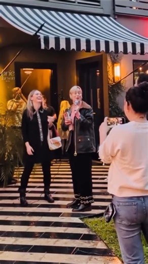 Brie Larson Worldwide (New FANS) | Nuevo video de #BrieLarson en el hotel de Saint Cecilia en #AustinTexas recordando cuando filmo su película con su amigo y director... | Instagram