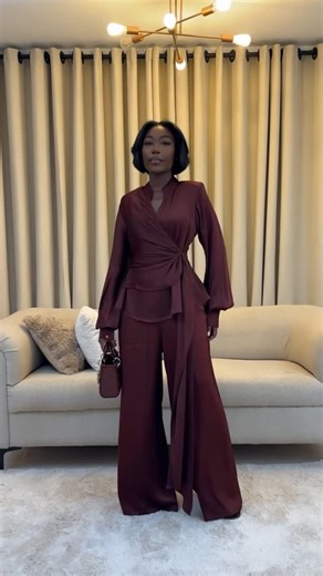 Debbie Beeko 🇬🇭 on Instagram: "Nothing like a flattering silk set from @soulorange_ to kickstart Monday 😌 • • Bag& Shoes- @byroyaleuk"