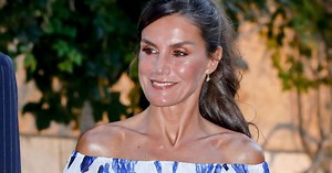 Letizia d'Espagne opte pour les chaussures compensées préférées de Kate Middleton