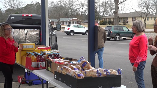 Families receive groceries during winter break through local volunteer group