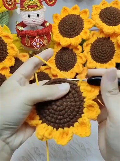 Beautiful Sunflower Crocheting Tutorial for DIY Lovers