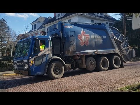 Republic Services Mack LR Mcneilus Rear Loader Garbage Truck on Recycle