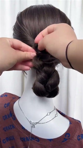 Elegant Updo Tutorial: Quick and Stylish