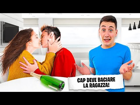 GIOCO DELLA BOTTIGLIA CON LA RAGAZZA IN CASA NOSTRA!! *bacio*