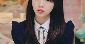 Fans can't believe how mature and beautiful this 14-year-old rookie idol looks