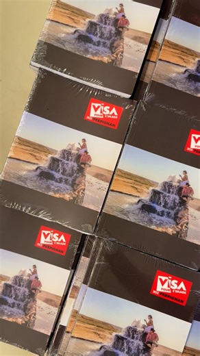 Remember to pick up your 2025 festival catalogue! 📍 Cajelice Bookshop, Perpignan 📆 Open Saturday, August 30 to Sunday, September 6, 2025 ⏰ 10:30 am to 8 pm 🔗 https://www.visapourlimage.com/en/festival/meetings/calendrier/librairie-cajelice __ N'oubliez pas de prendre votre catalogue du festival 2025 ! 📍 Librairie Cajelice, Perpignan 📆 Ouverte du 30 août au 6 septembre 2025 ⏰ De 10h30 à 20h 🔗 https://www.visapourlimage.com/festival/meetings/calendrier/librairie-cajelice | Visa Pour l'Image-